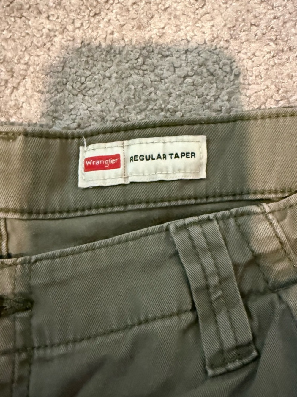 Wrangler Men’s Olive Green Cargo Pants with Utility Pockets - Picture 3 of 6